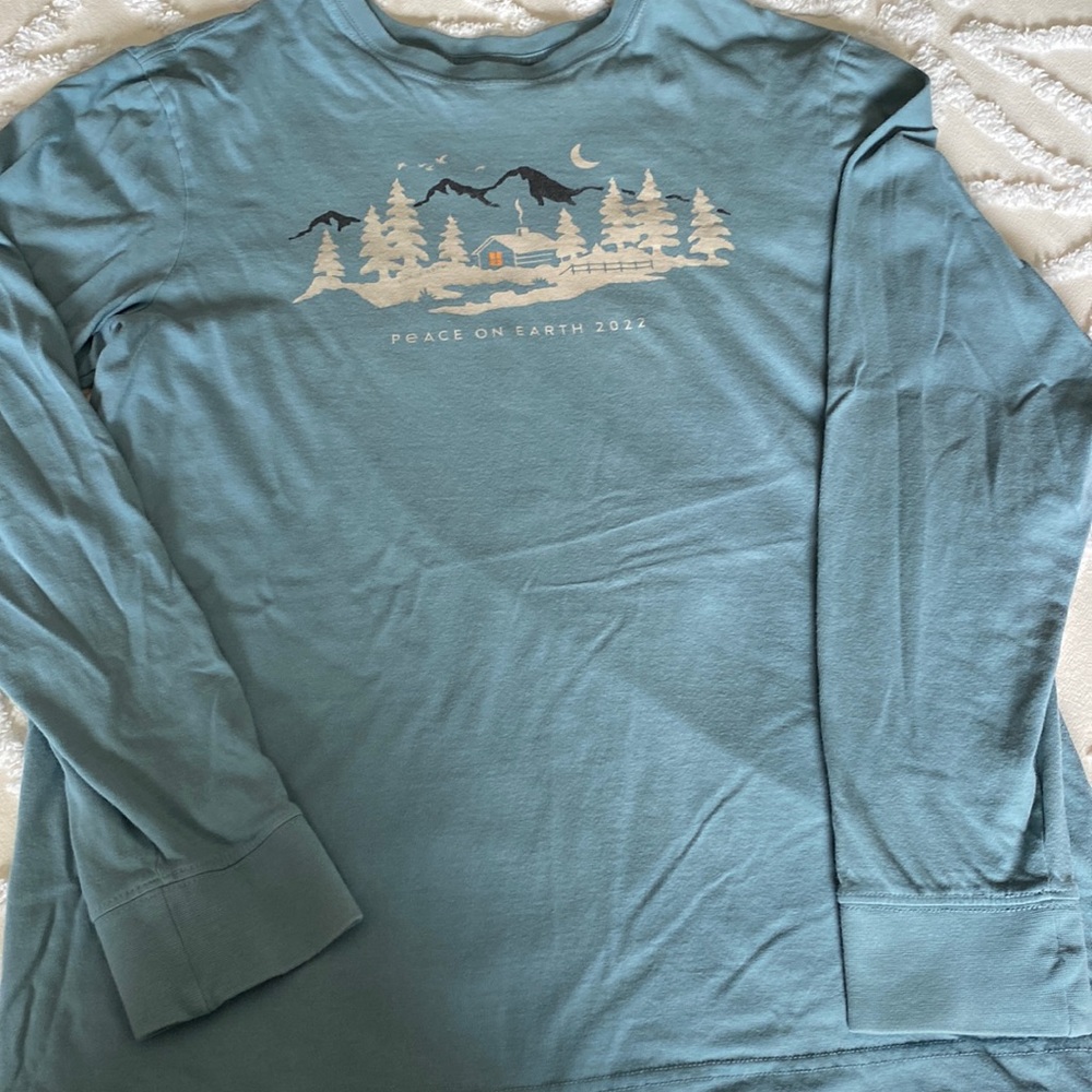 Life Is Good Men’s long sleeve crusher tee. Sz Medium - “Peace on Earth 2022”